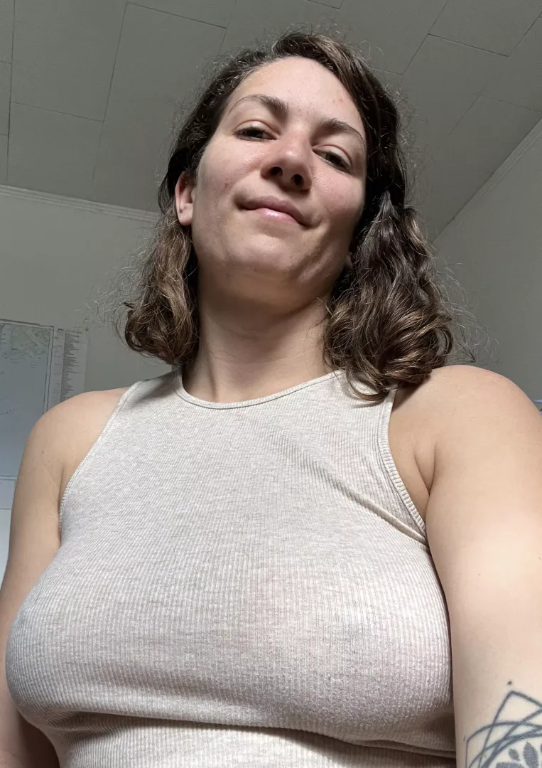 Messy hair, don’t care [f]
