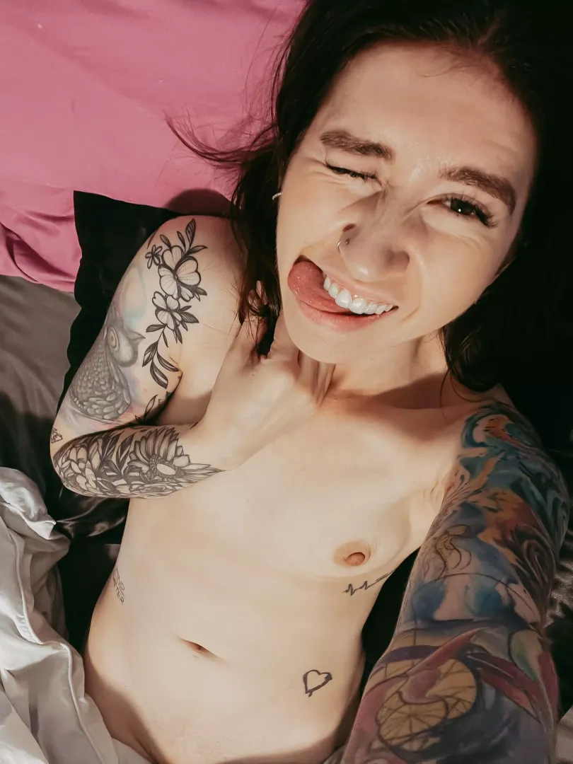 🤪 messy hair, no clothes and goofy grins = a perfect Sunday (f)