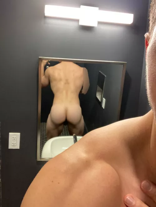 Middle of a leg day update 😈