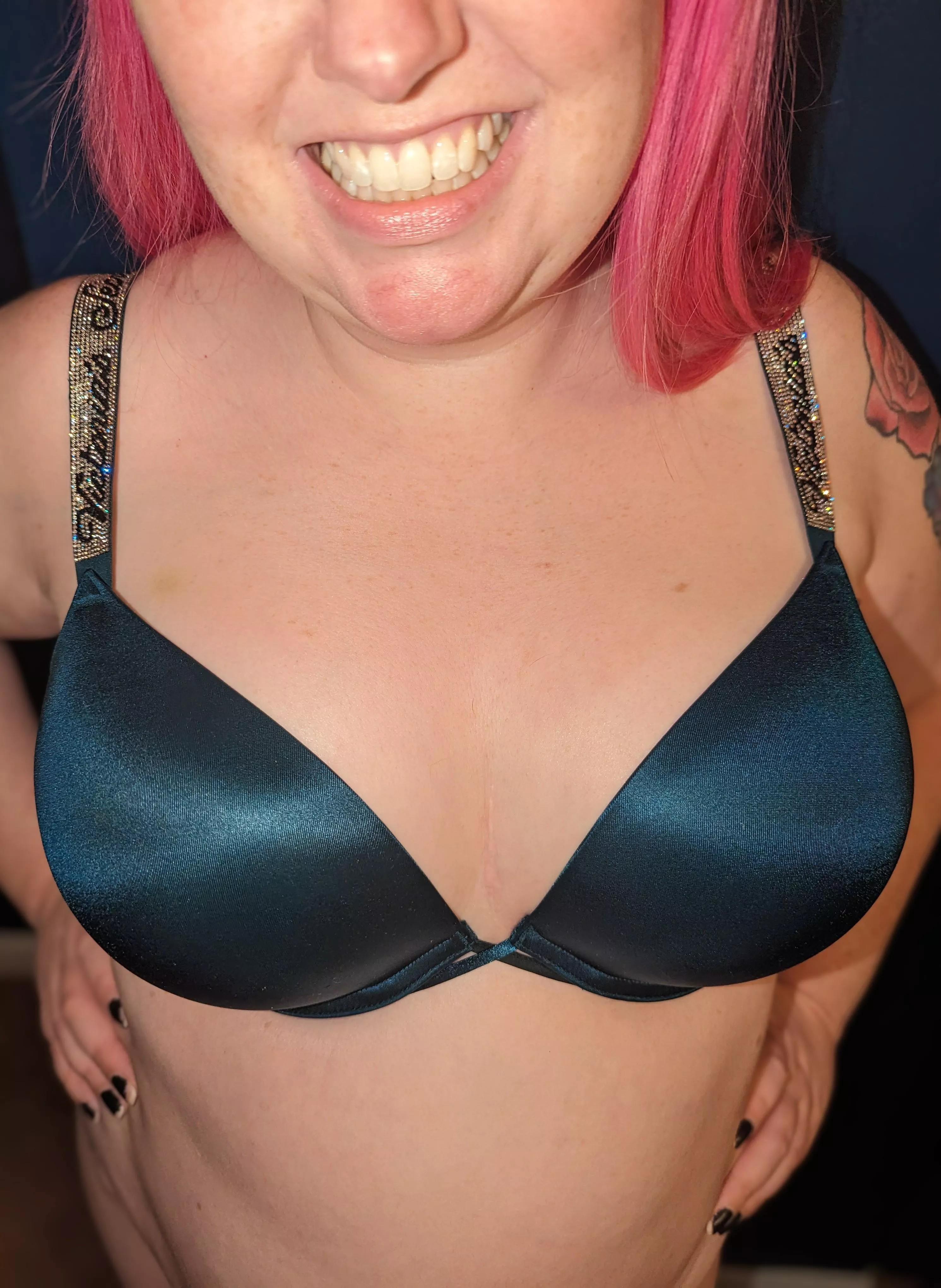 Mikayla (@secretbarbiefeetvip) [onlyfans]