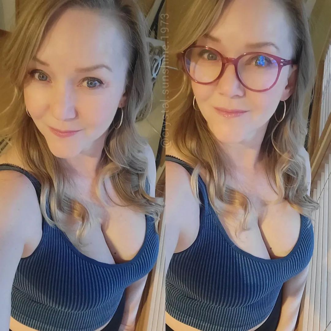 Milf cleavage [F50]