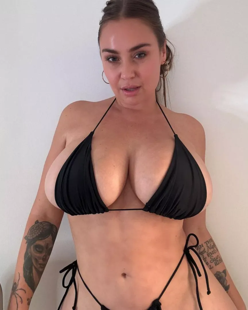 MILF in bikini 