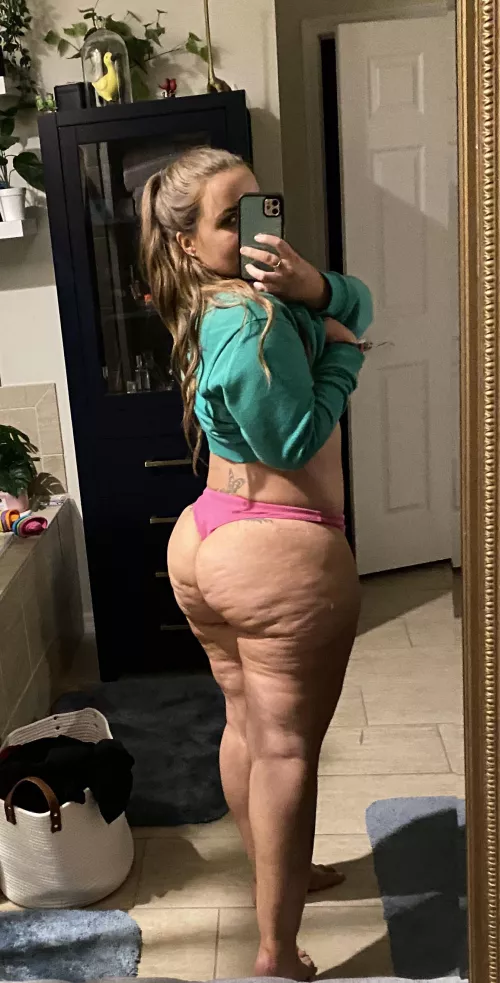 Milf Mondays (f)