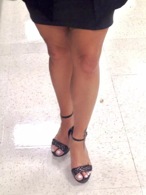 Milf of 5 in Walmart…would u fuck me in the restroom…f50