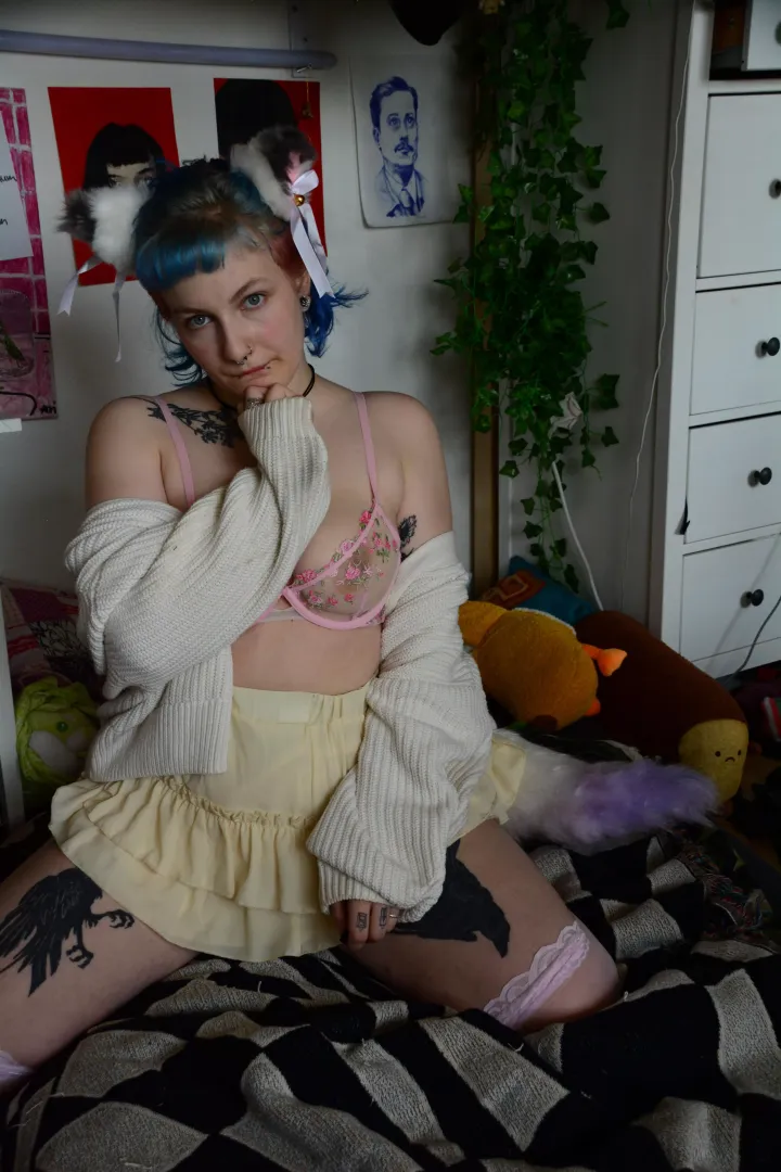 Milkers trapped in a cute bra