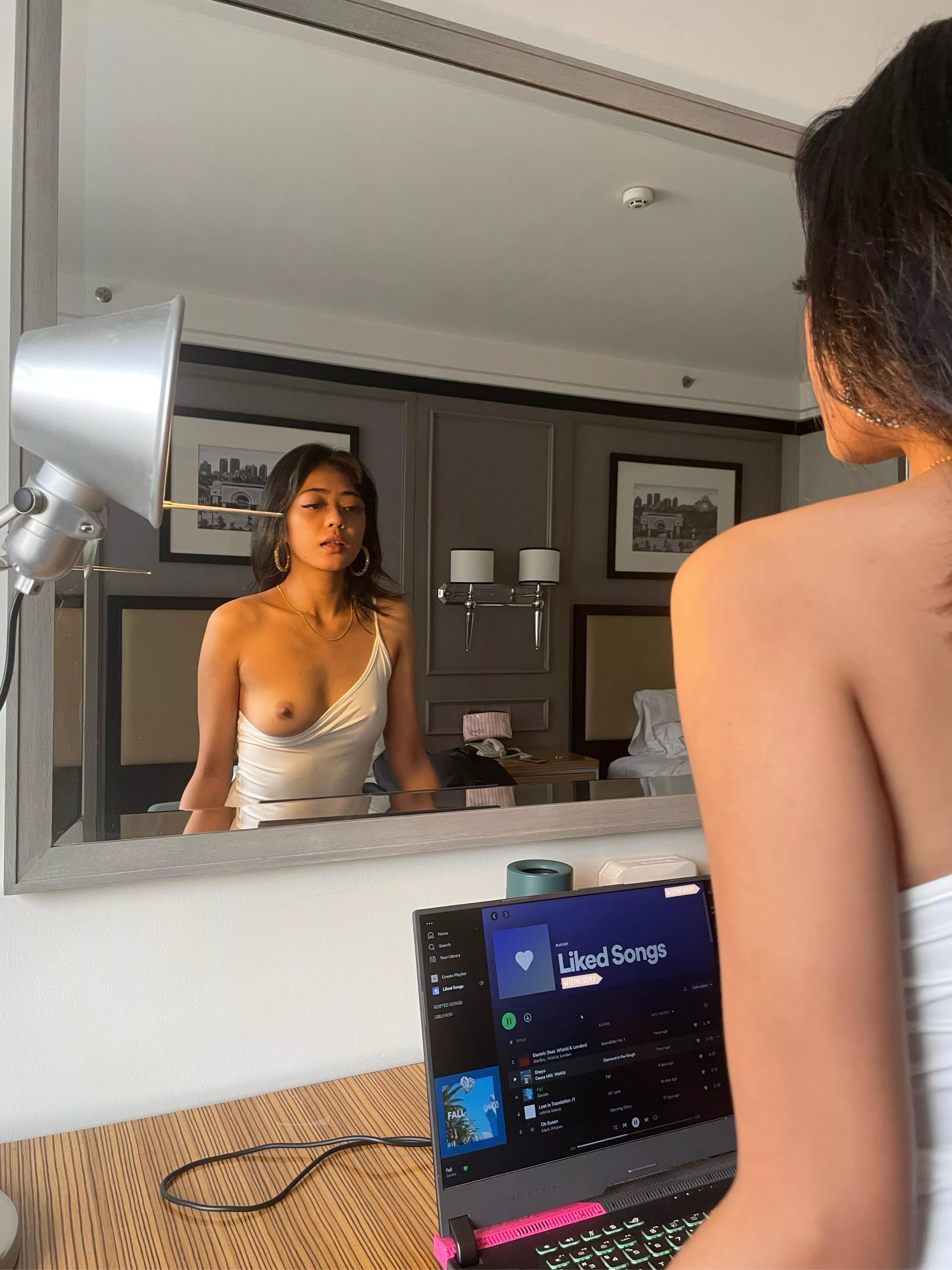 Mirror mirror on the wall, are my tiddies big or small?