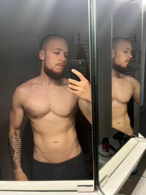 mirror selfie