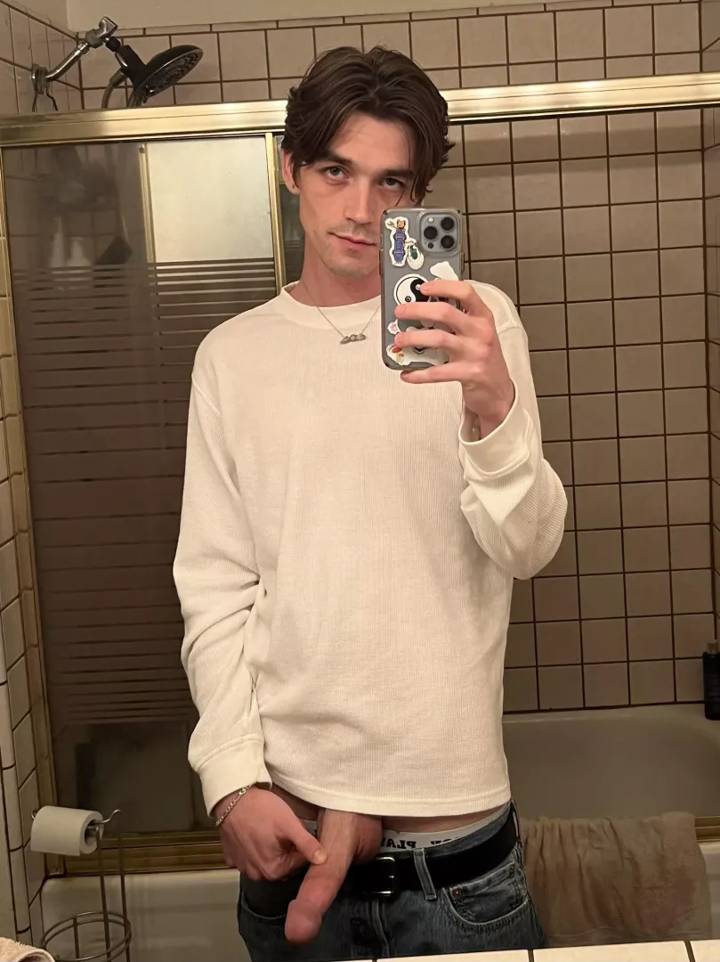 Mirror selfie🧍🏻‍♂️