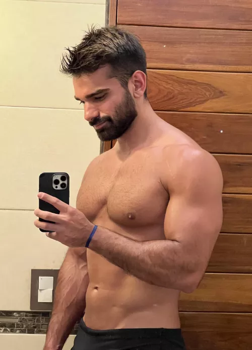Mirror selfie 🤳