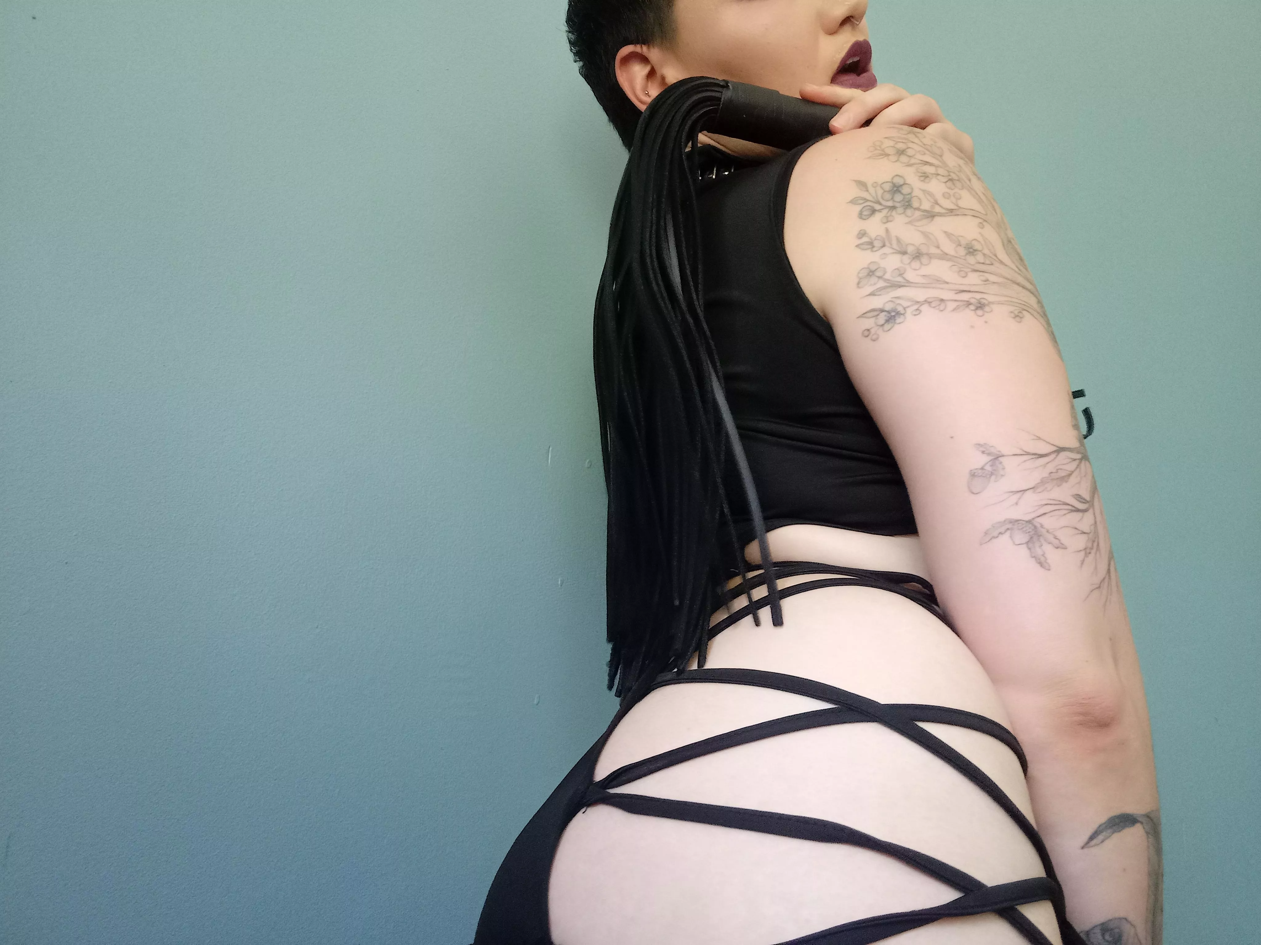 Mistress Meara can be quite a tease, a Dom that you will be keen to please 😈