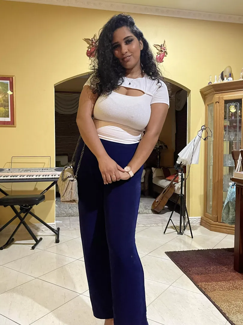 Mixed Curly hair hottie 28F