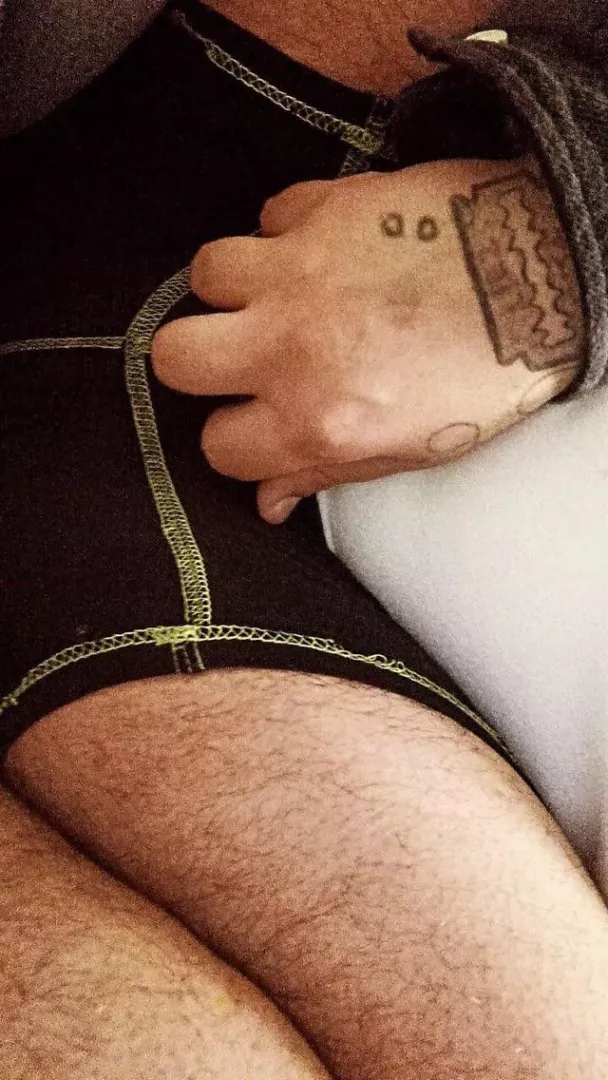 Mmm I’d hate to accidentally sit on someone 😏🥵