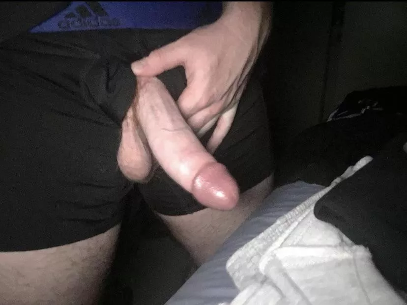 Mmmm who can help me cum 🙈