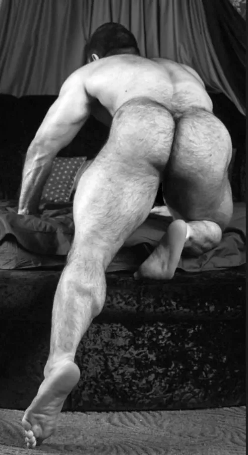 Model from behind 