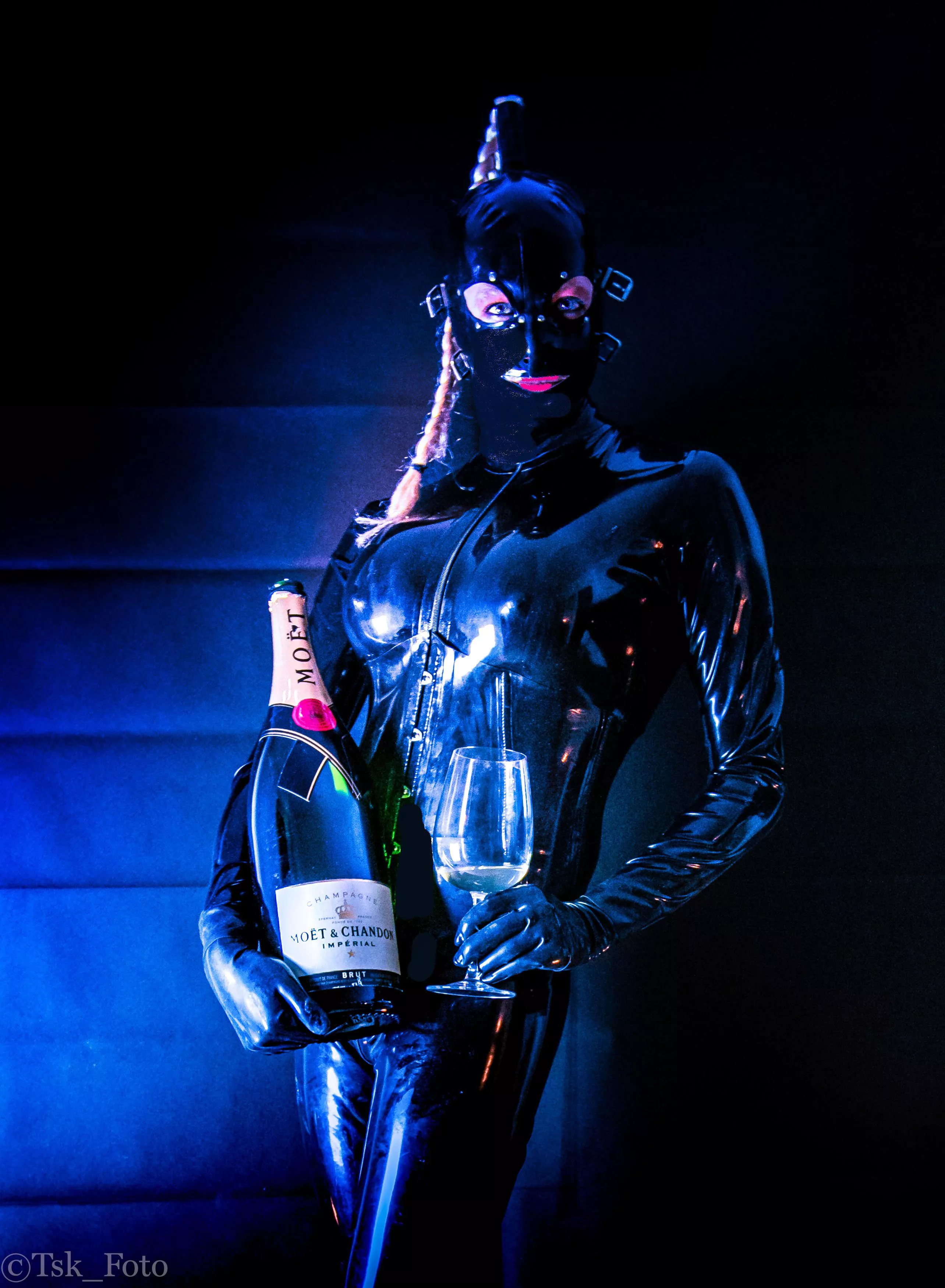Moet and latex what is not to love🙌😈