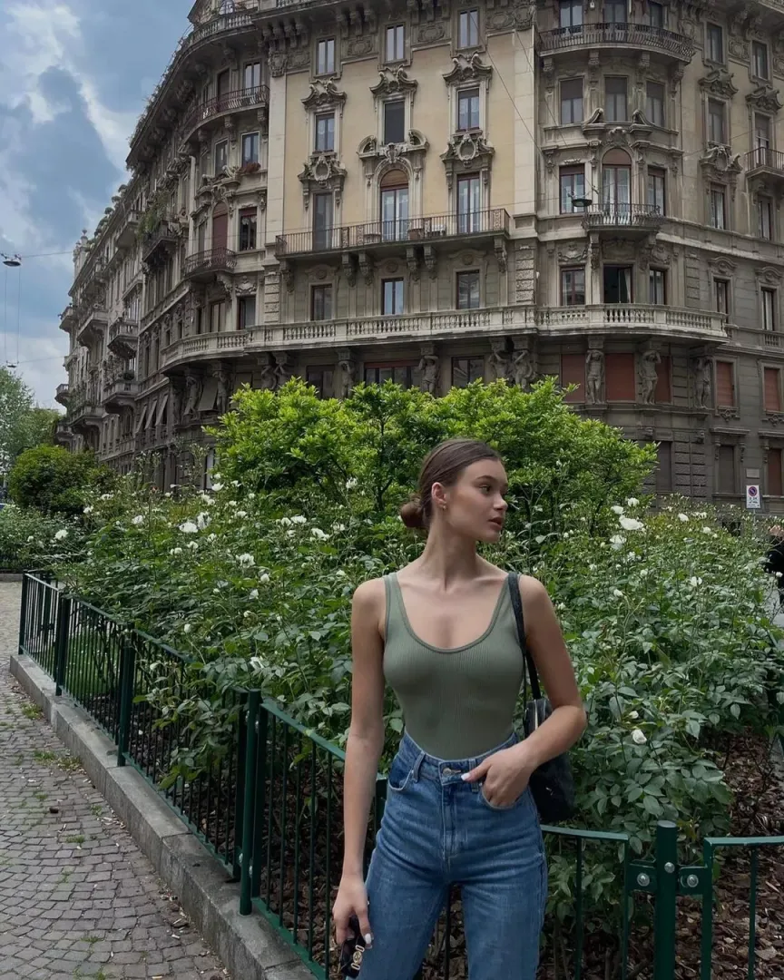Mom jeans and a tank top