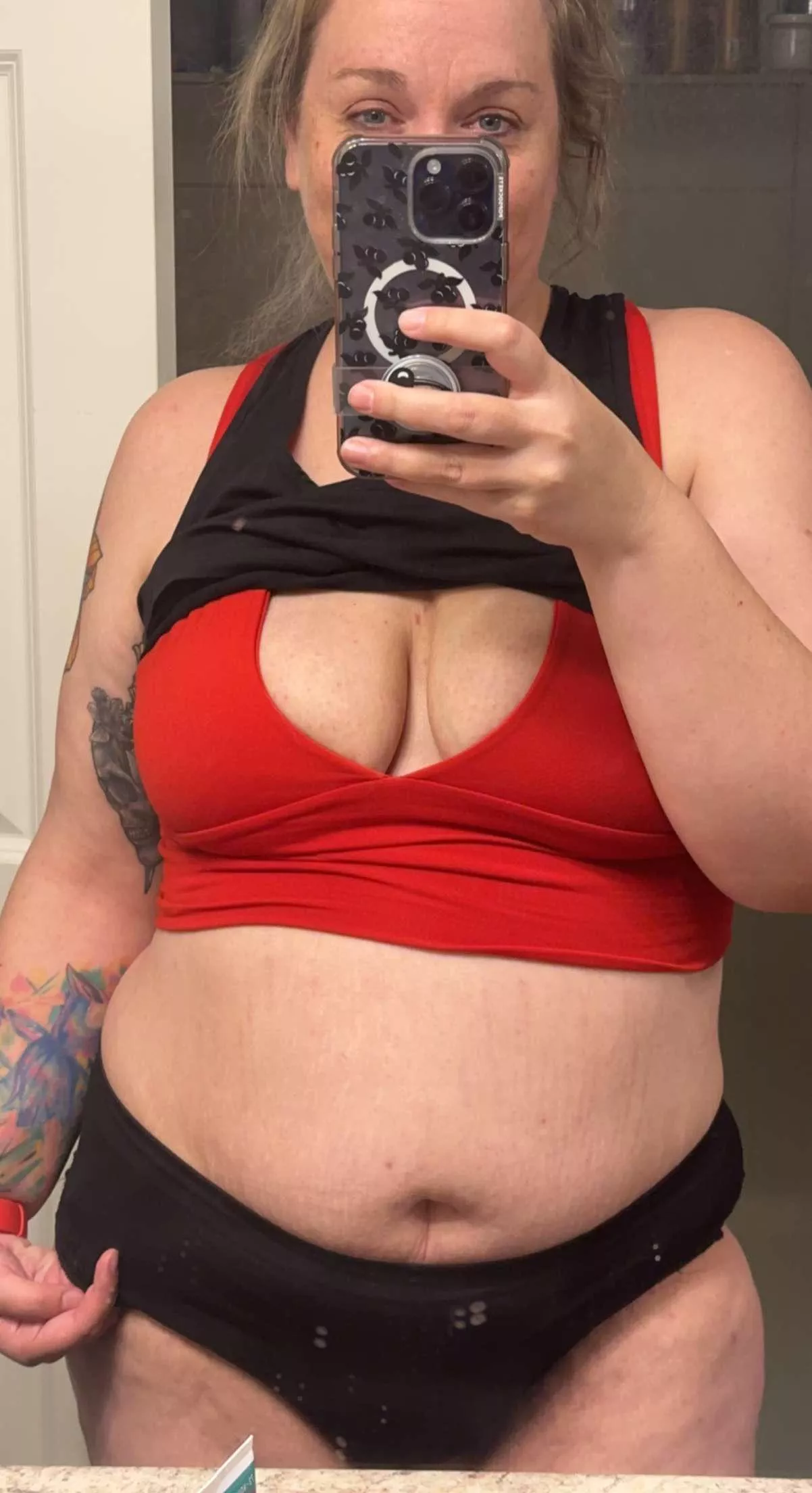 Mommy’s bored, wanna play? 😈🤭💦