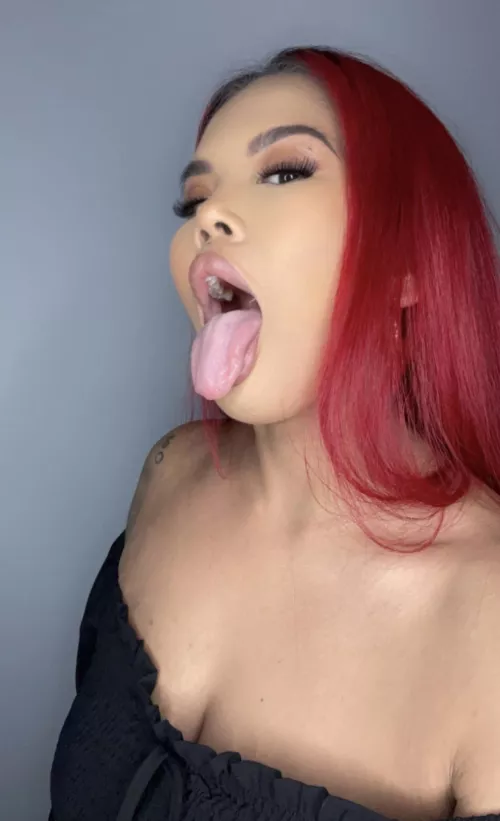 Mommy’s hungry 👅