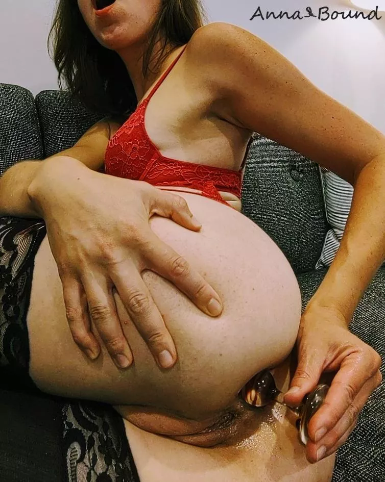 Moms make the best anal sluts...just saying 😉