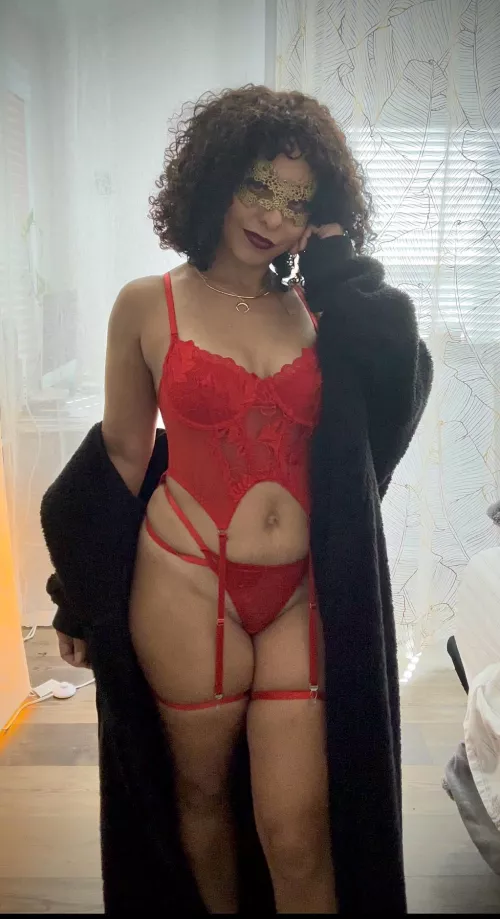 Monday’s are for sexy MILFs in red