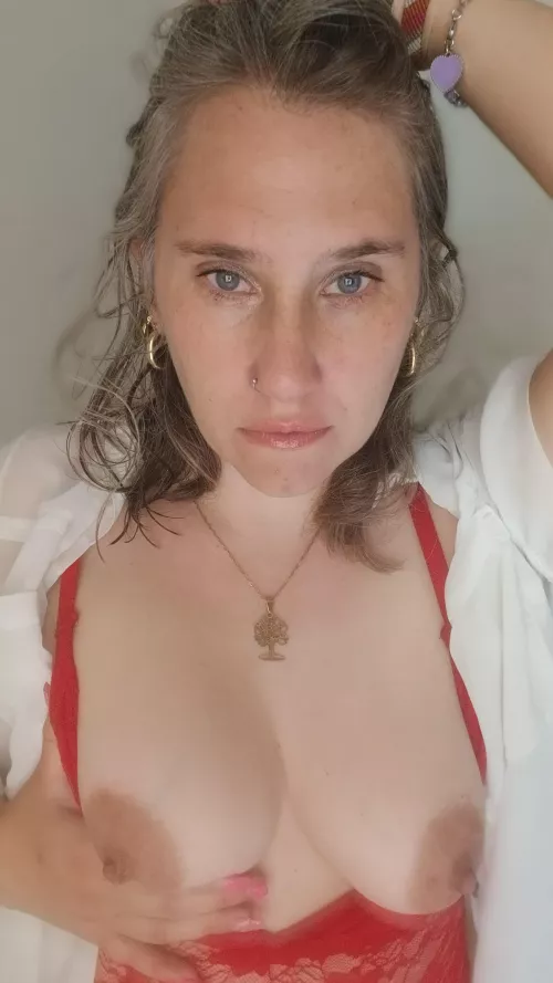 Mondays the perfect time to play with my nipples 