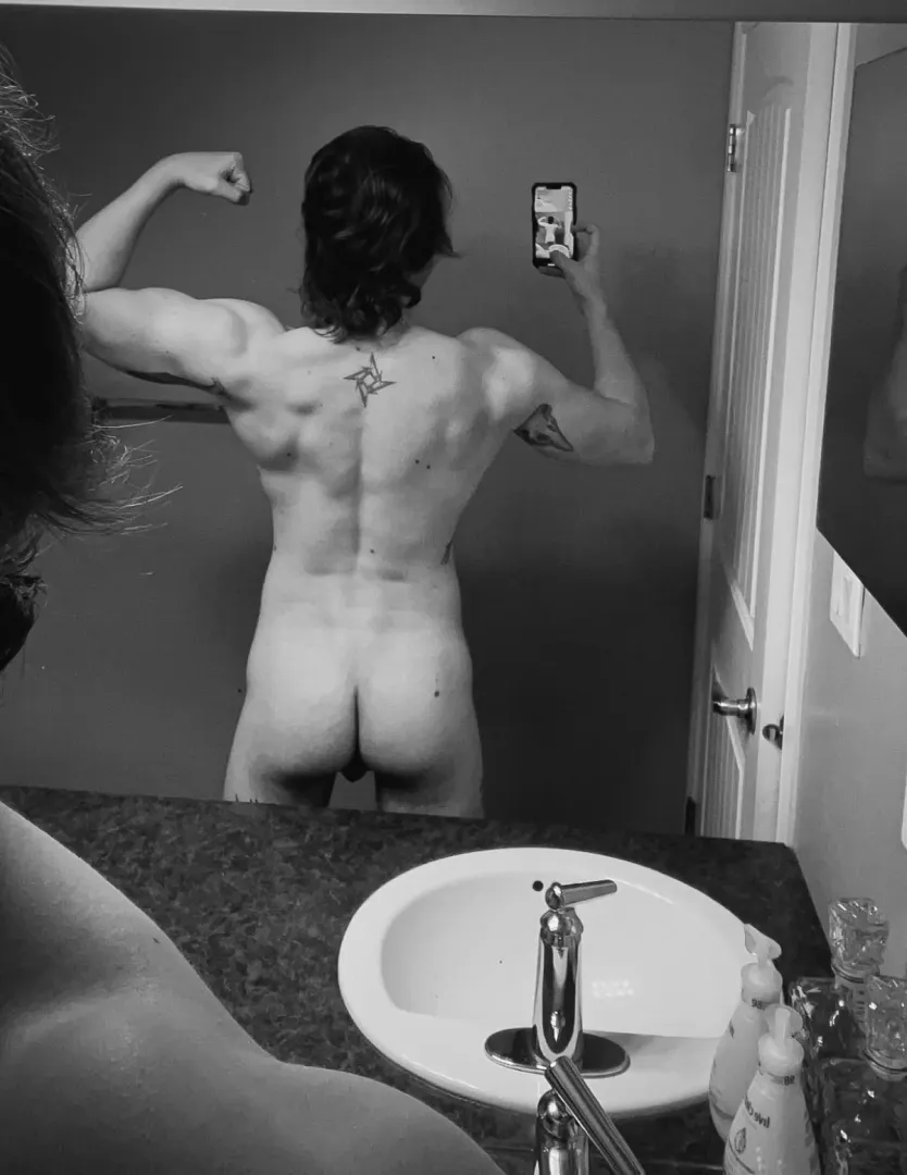 (M)ore content coming soon with a certain hotwife you all know, this is her favourite place to put her face 👅