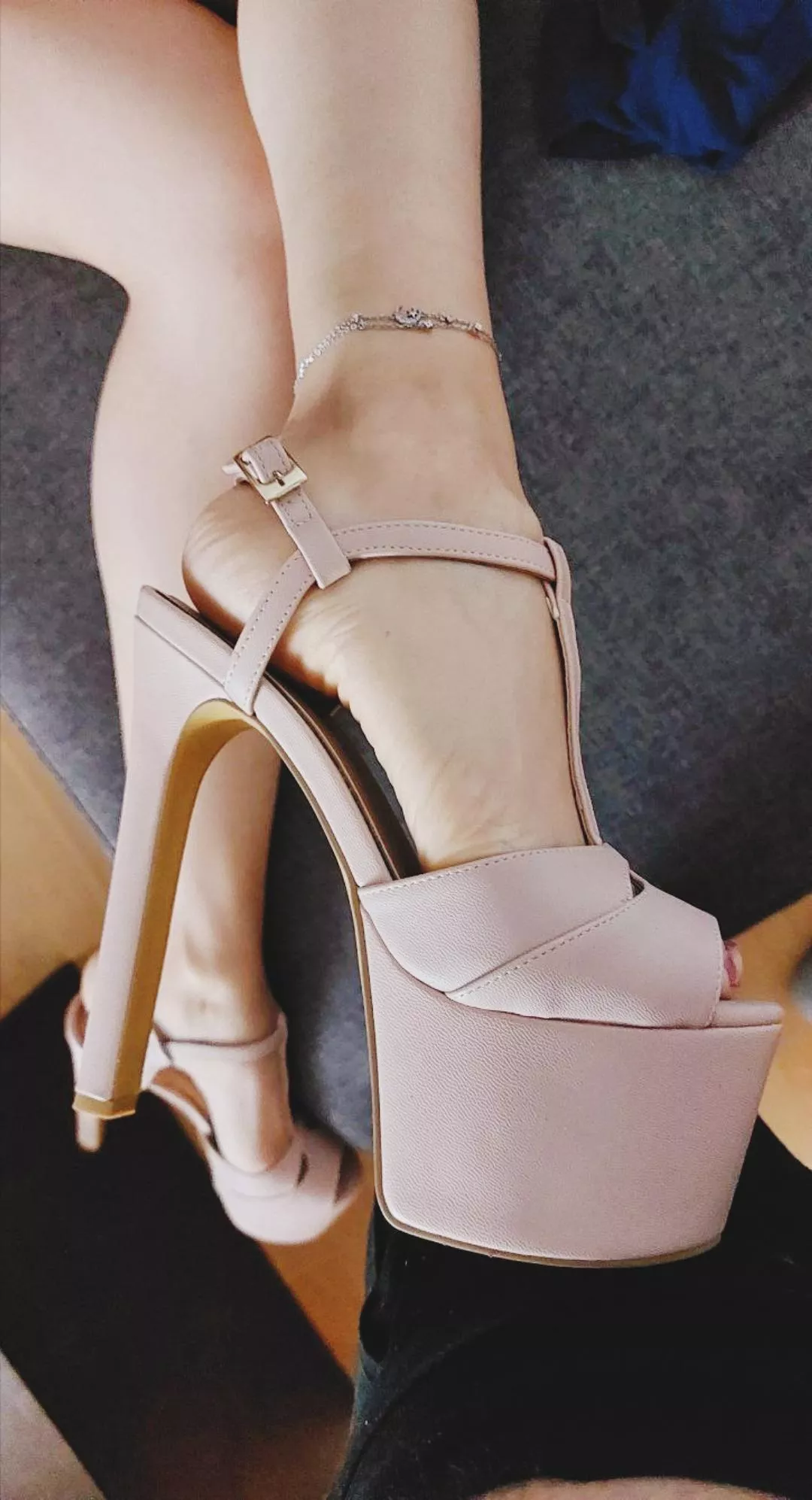 More pics of my new heels 😻 (oc)