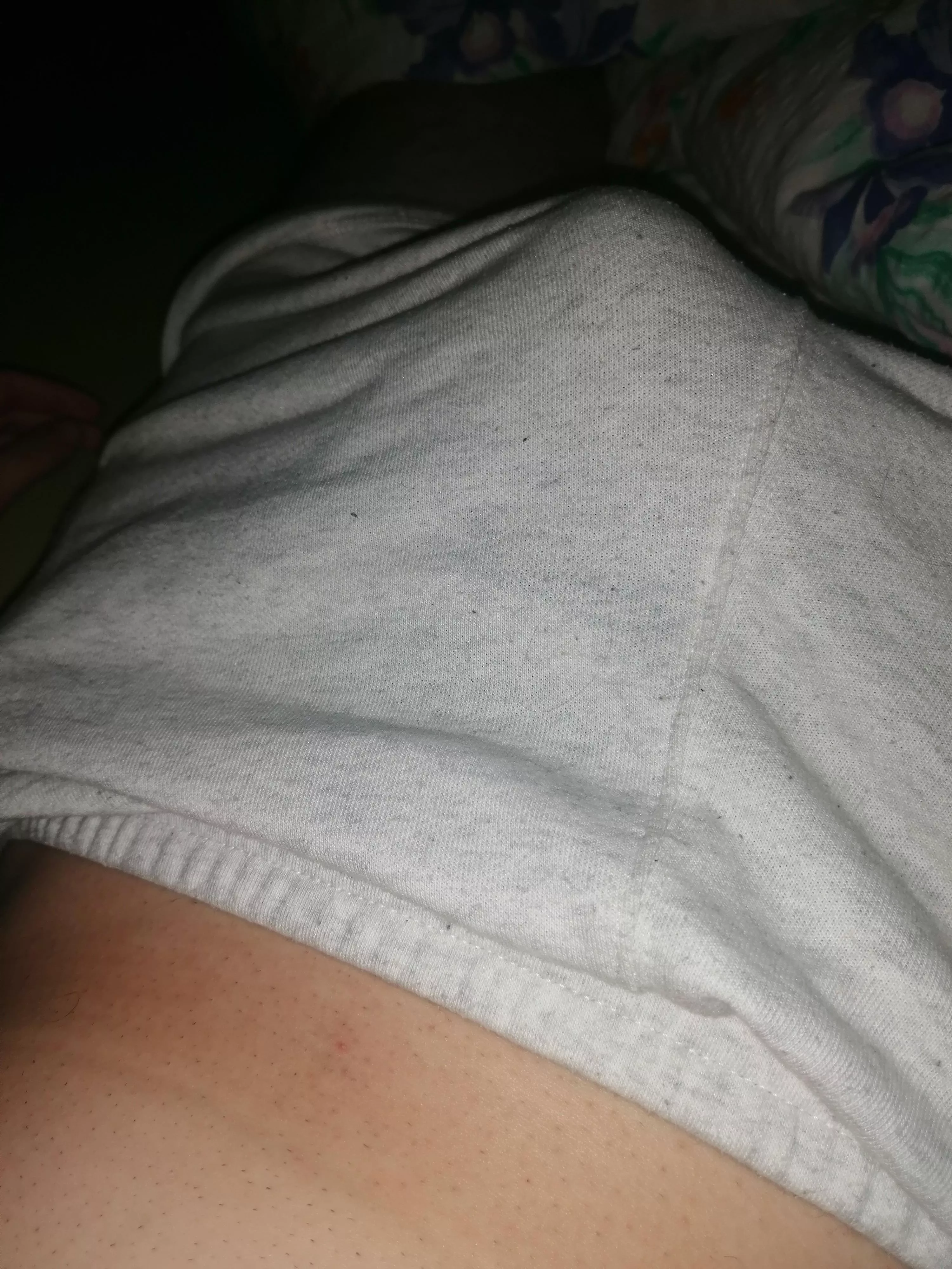 Morning bulge from your avarage teen (19)
