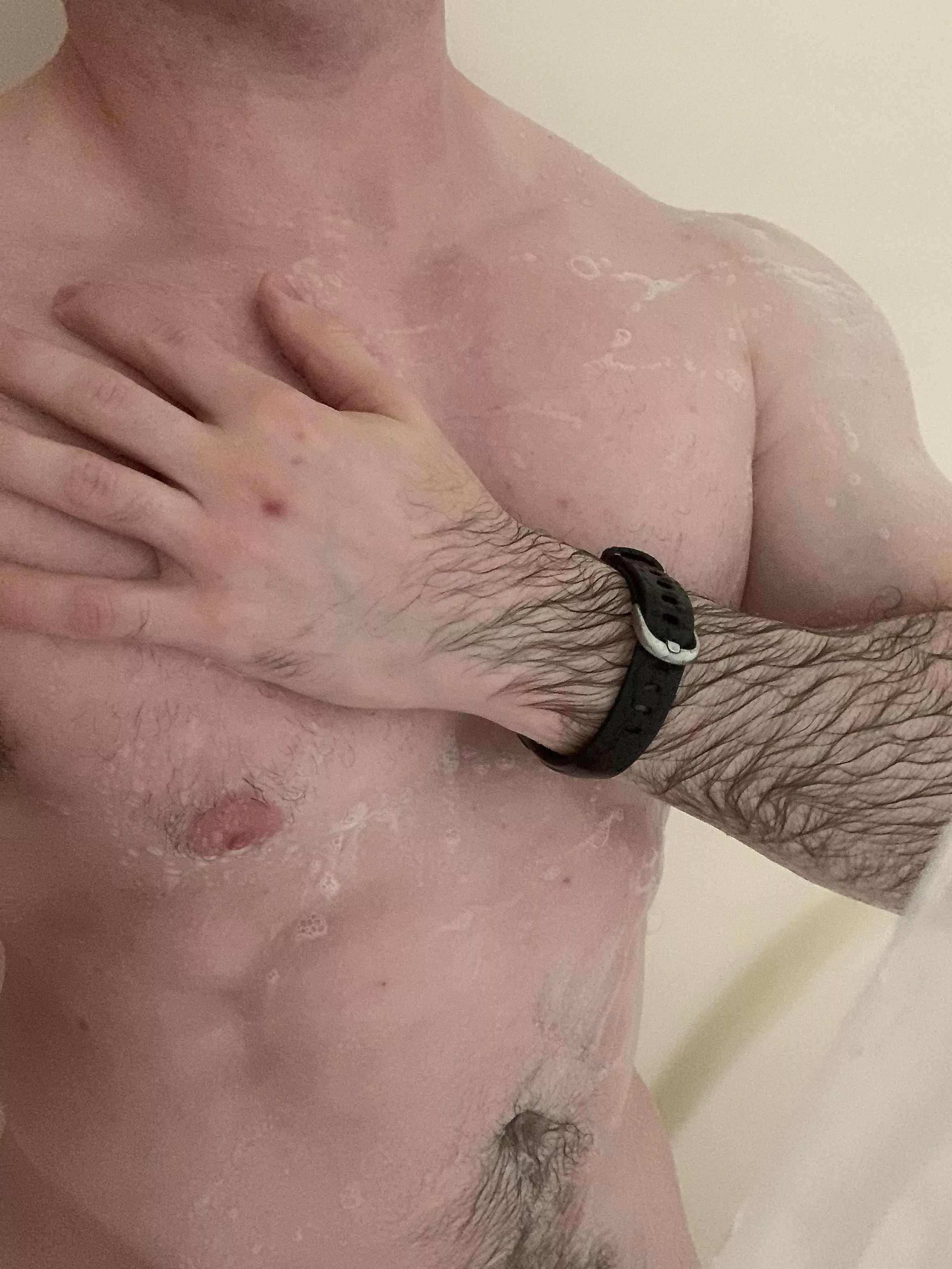 (M)orning showers always help wake my muscles up! ❤️