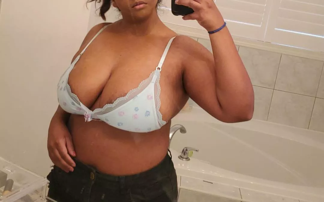Morning titties 😘