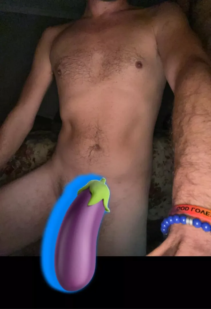 Mornings make my cock hard….wanna see what’s underneath this? 😜😉🍆😈