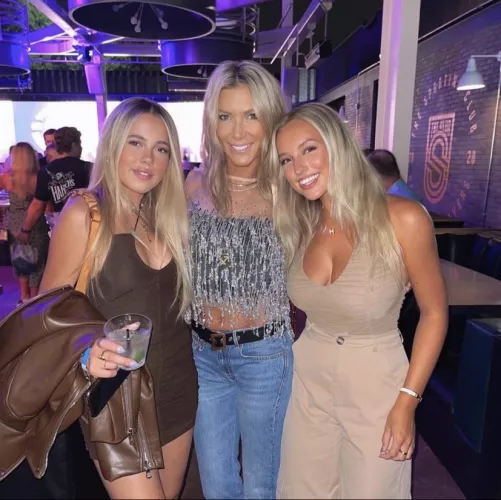 mother + two daughters