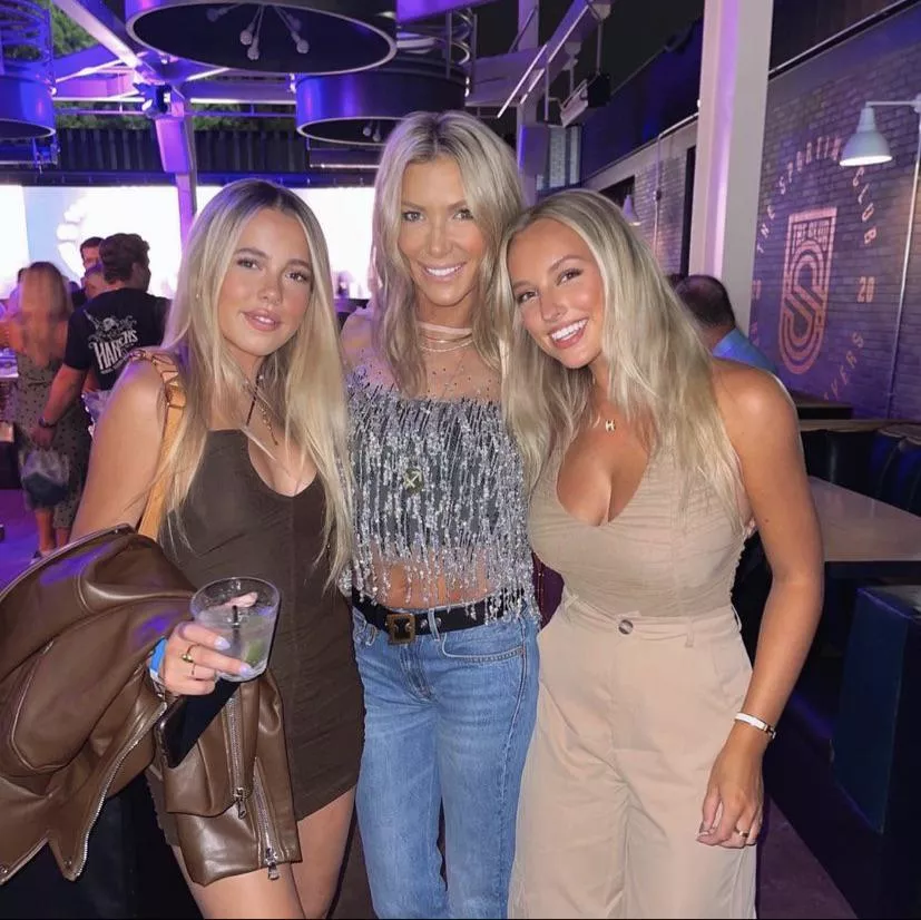 mother + two daughters