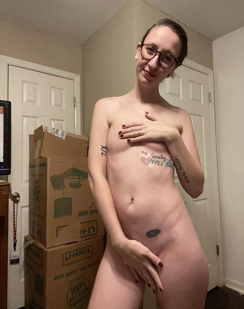 Moving is stressful but jerking off doesn’t have to be — let me help you 💜 link below👇