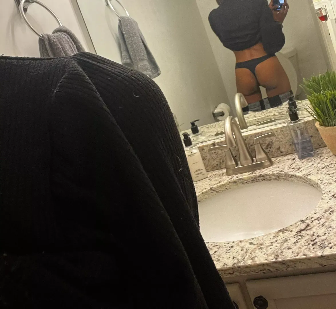 [Mrs] no filter and no pants 😜