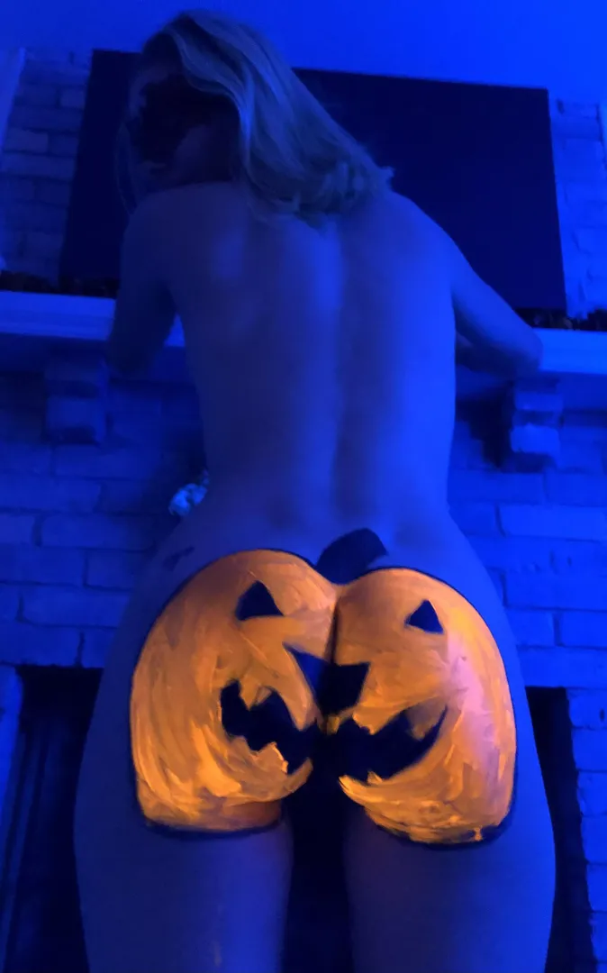 My 34y/o MIL[F] Butt is super excited for Halloween
