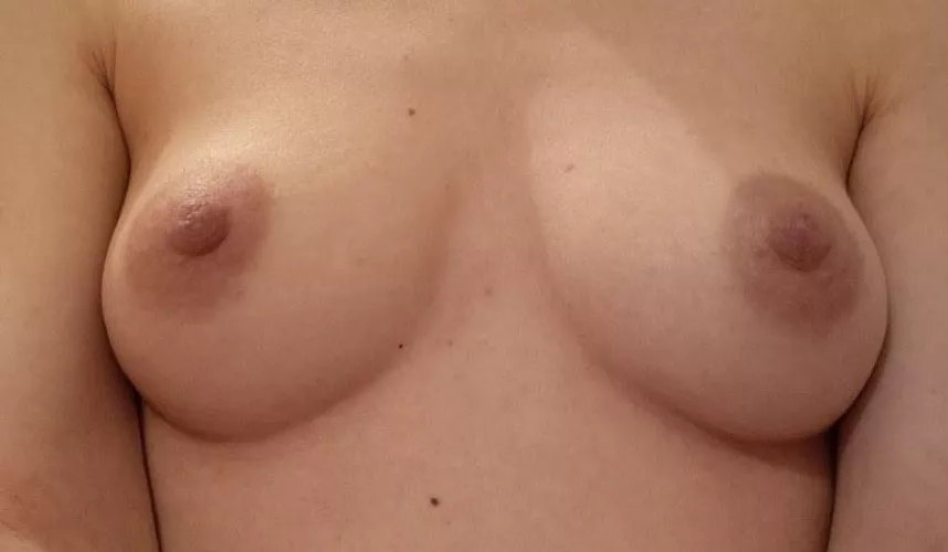 My areolas cover 1/2 of my boob😅