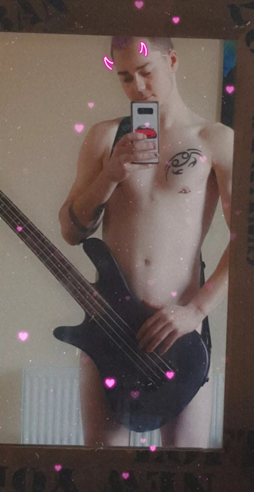 My bass isn't the only thing i enjoy playing with😎