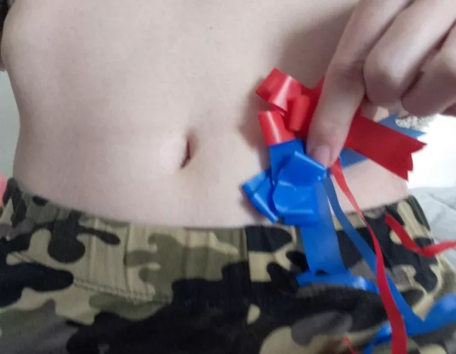 My belly button also wants to be part of the 4th of July celebrations 🇺🇲🦅 🥺