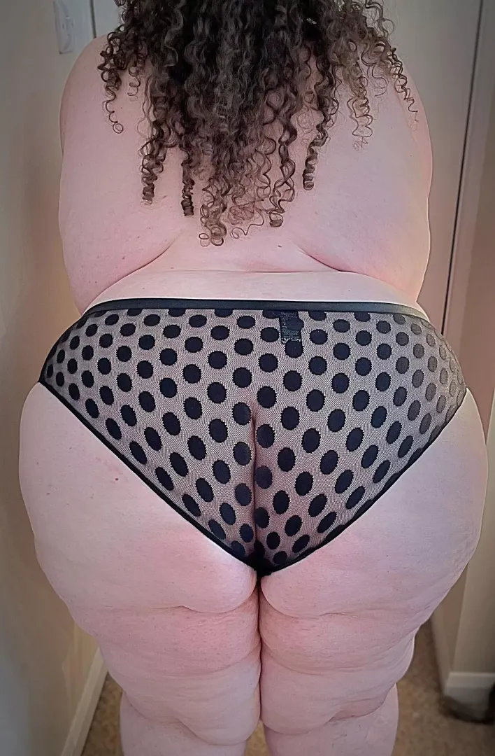 My big ass in sexy spotty knickers!