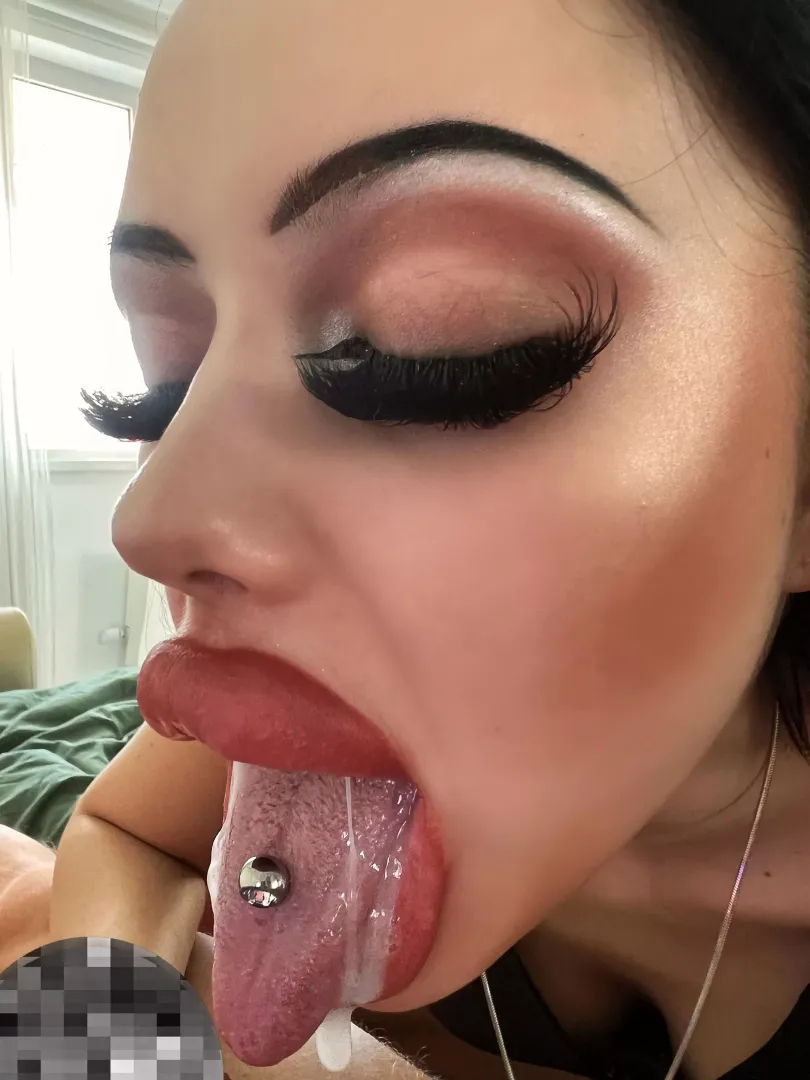 My bimbo mouth full 💦
