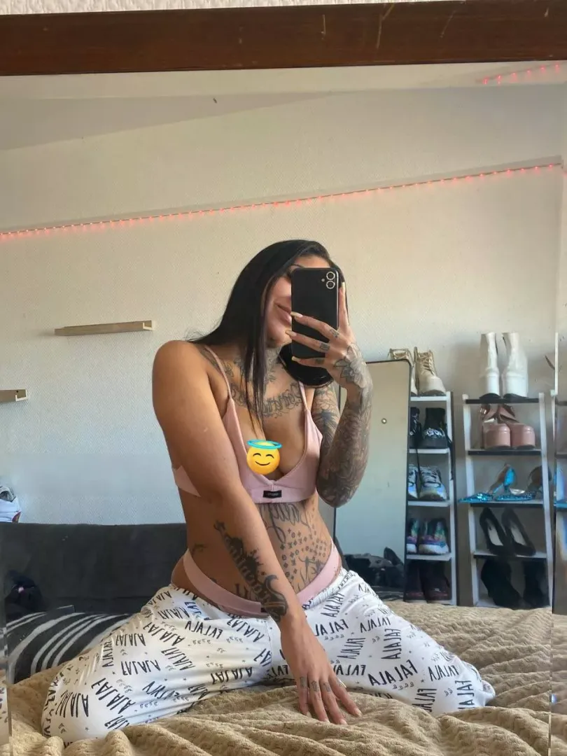 My bra can't really hold my hanging boobs tightly ;)