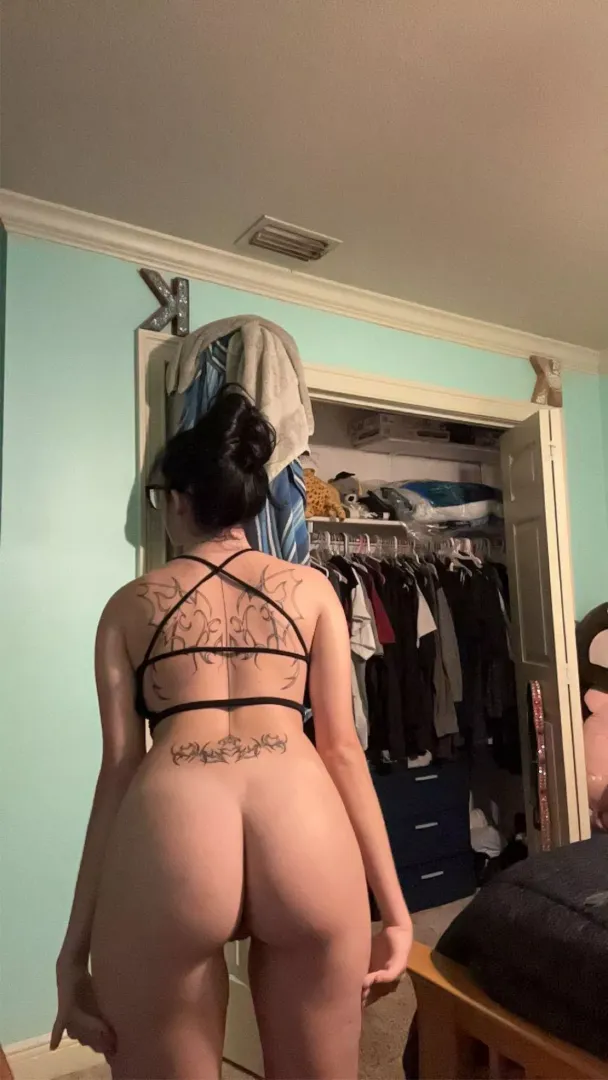 My bubble butt is juicy today after the gym