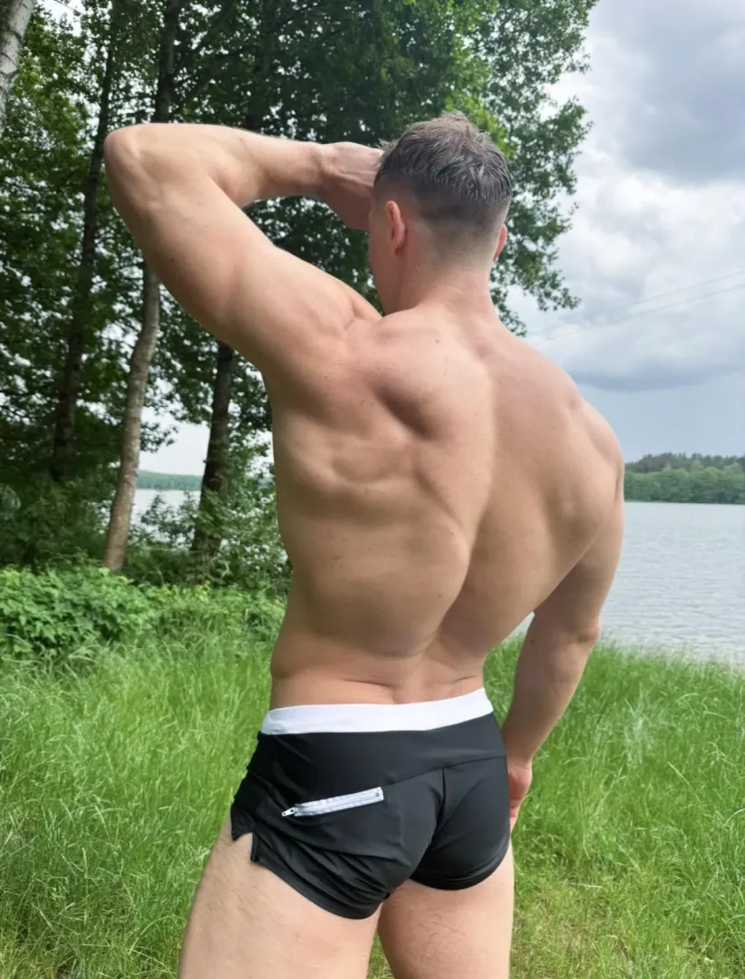 My butt seems small here 