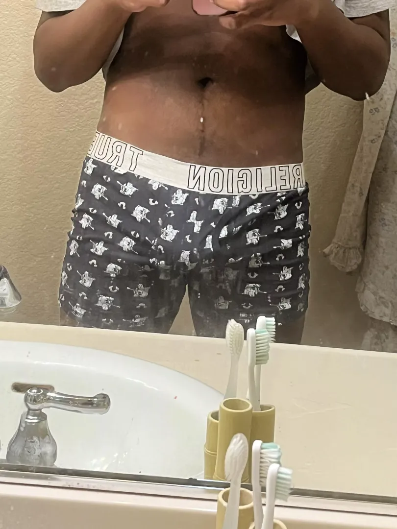 My dick tryna escape at the moment 😏