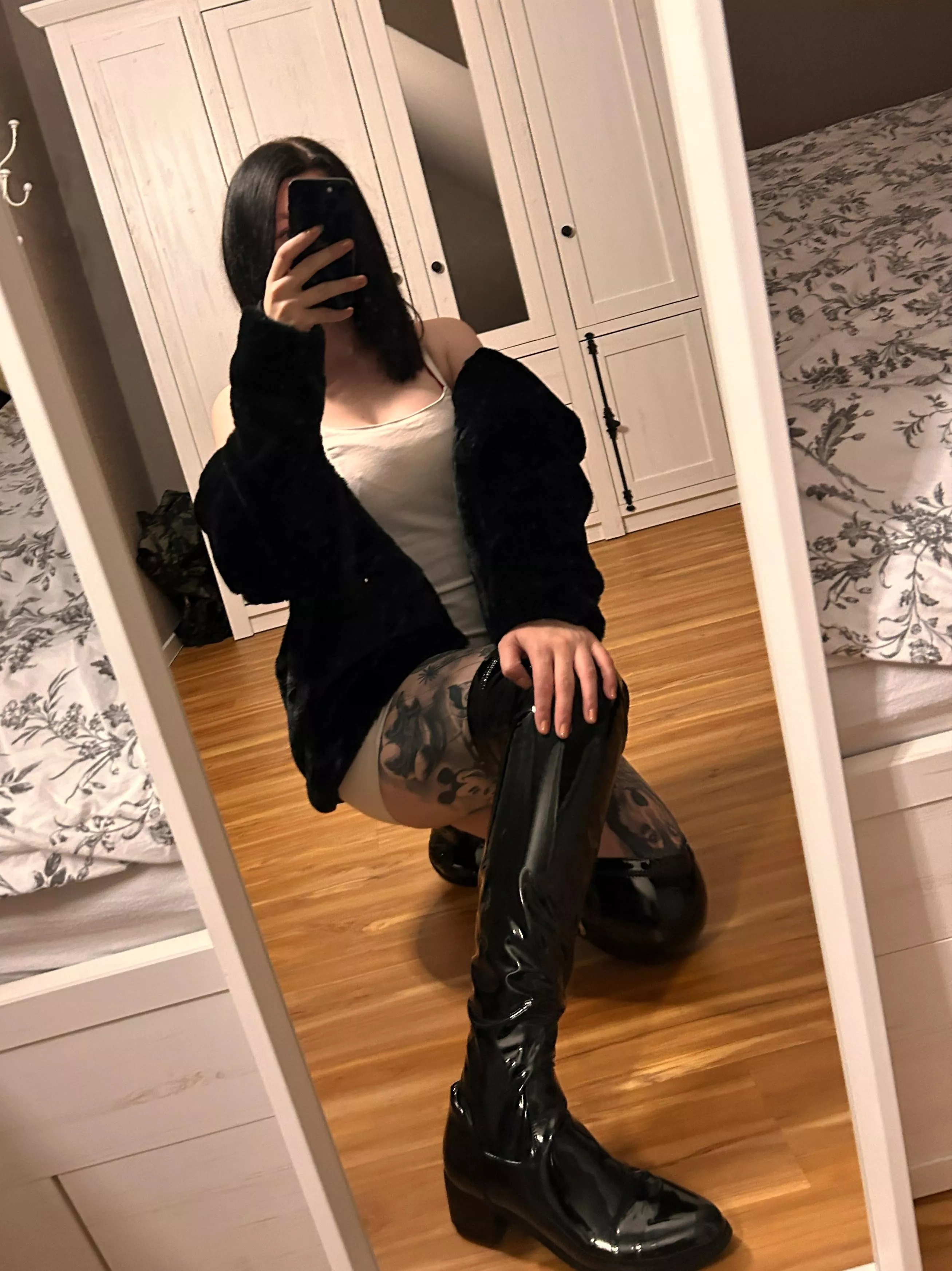 my ex said the boots are ugly, are there men here who appreciate my style?