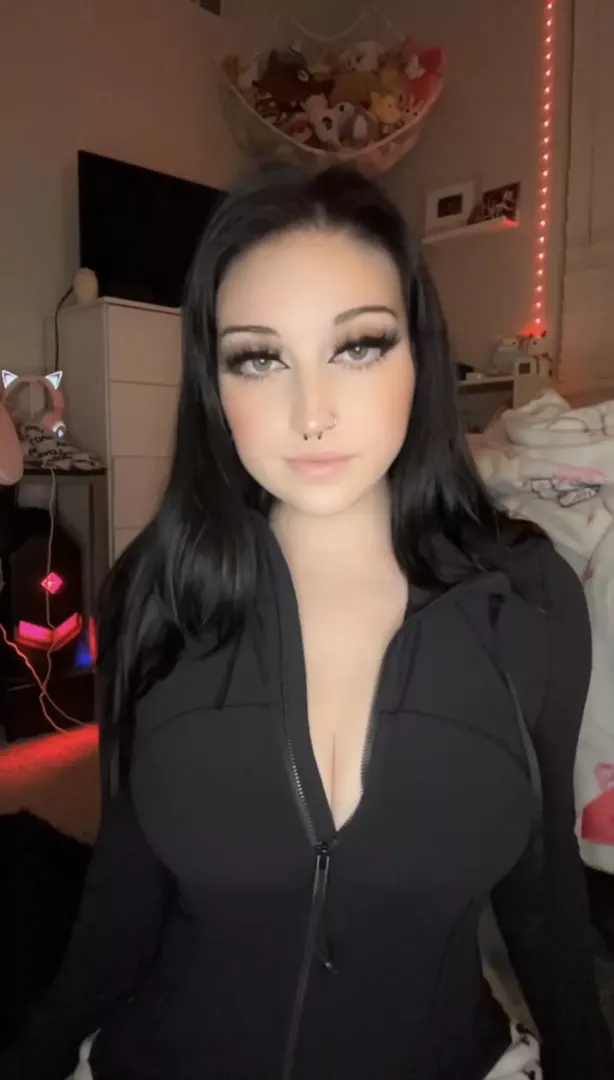 my eyes are up here