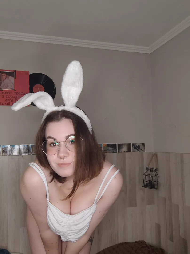 My eyes are up here