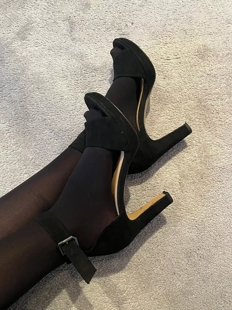 My favorite nudes.. heels that is!