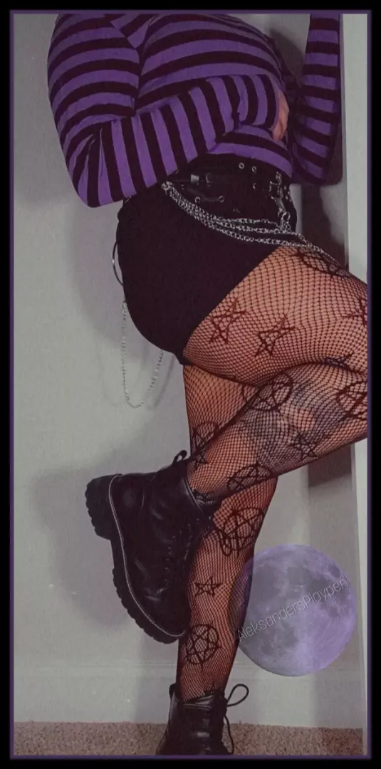 My favorite outfit 💜🖤 (He/They)